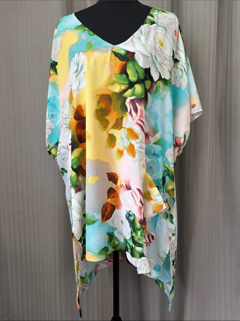 Melissa McCarthy Seven7 Pastel Floral V-Neck Tunic in Aqua, Yellow, Pink